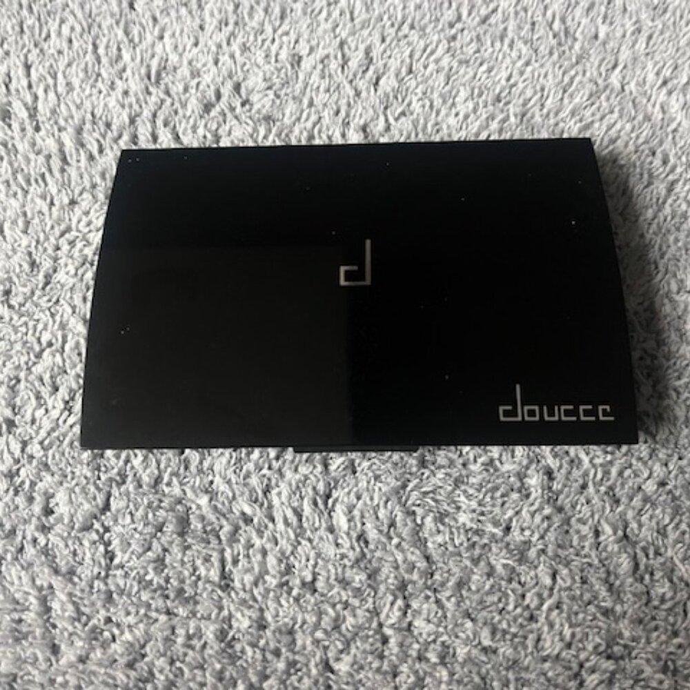 Doucce Magnetic Eyeshadow Pro Palette With Highlighter - Picture 3 of 3
